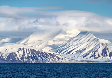 Svalbard — The Arctic Frontier Where Silence Has a Pulse and the World Feels Newly Born Svalbard — The Arctic Frontier Where Silence Has a Pulse and the World Feels Newly Born